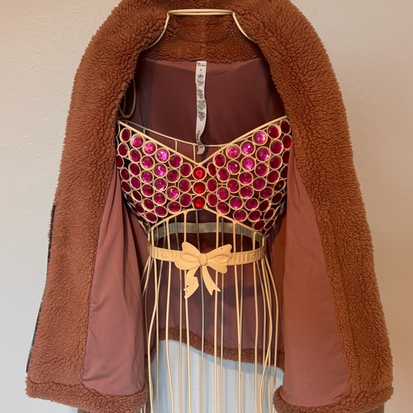 ALO Yoga Cozy Up Rosewater Teddy Sherpa Women’s Jacket Size Small - Picture 4 of 7